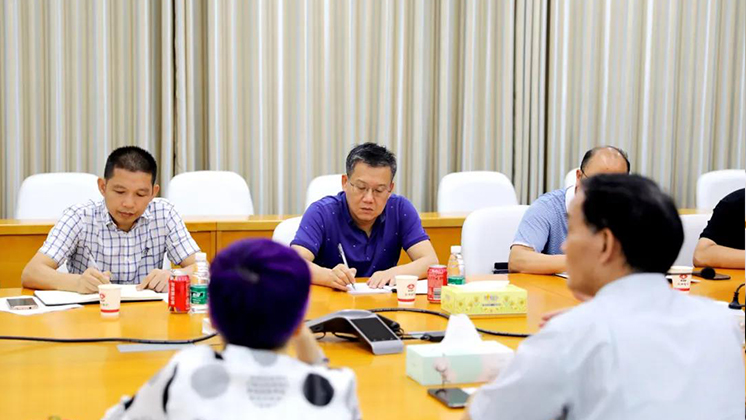 現場辦公：郴州高新區管委會主任李黎明為炬神電子排憂解難