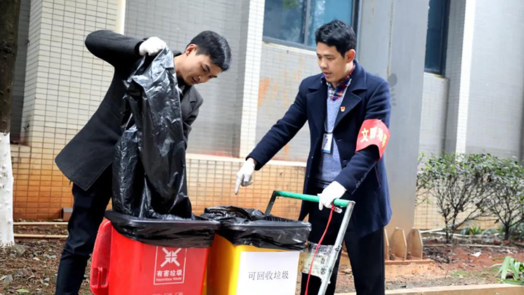 “黨員干部示范引領(lǐng)，爭做生活垃圾分類先鋒”——炬神電子黨支部主題黨日活動(dòng)